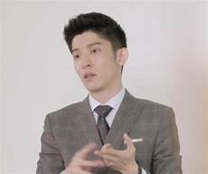 心动的信号威廉擦裙子